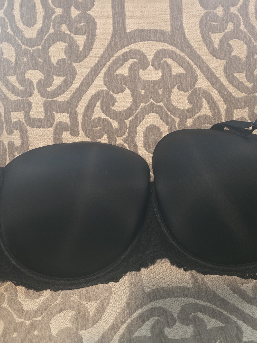 Classic Strapless Lace-Trim Bra in Black